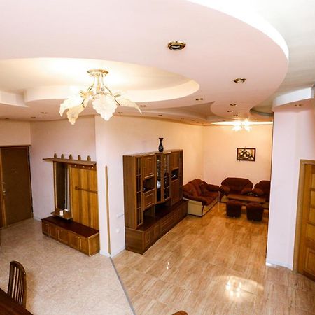 Apartment #1 In The City Center Erevan Esterno foto
